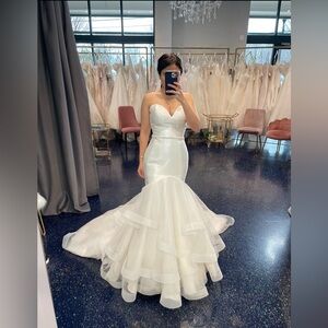 Selling my beautiful wedding dress in perfect condition